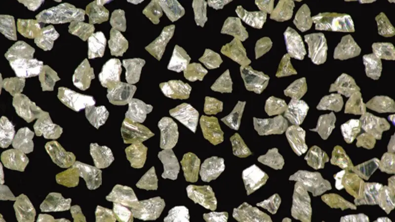 Industrial diamond grit material